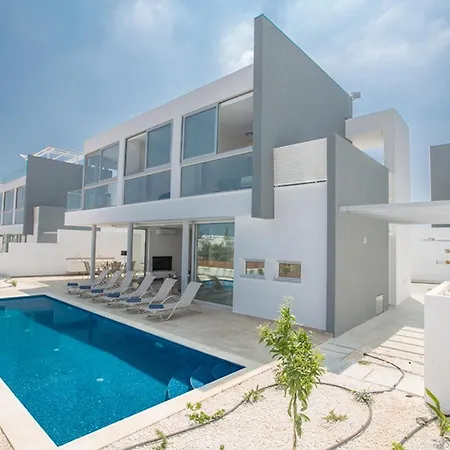 The Complete Guide To Renting Your Exclusive Holiday In With Private Pool And Close To The Beach 1693 *