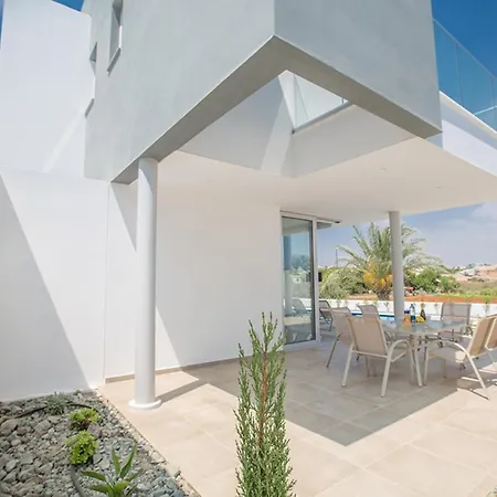 빌라 The Complete Guide To Renting Your Exclusive Holiday In With Private Pool And Close To The Beach 1693 *